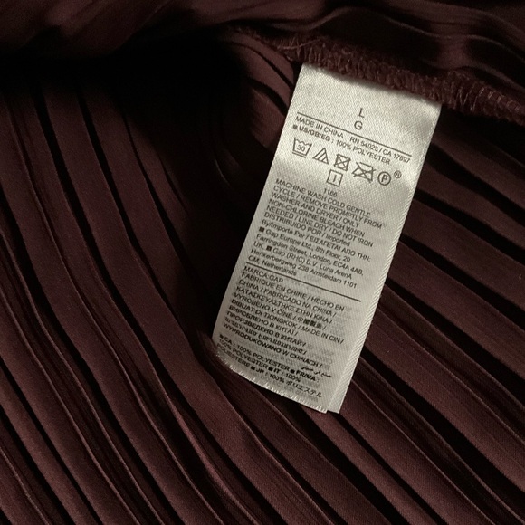GAP Rich Plum Pleated Sleeveless Blouse - Picture 4 of 4